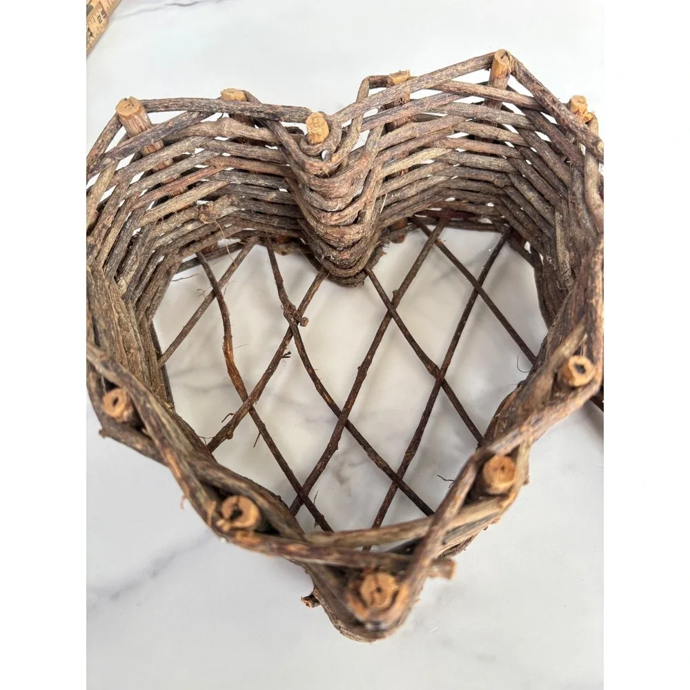 Set of 2 Rustic Woven Grapevine Heart Baskets Farmhouse Primitive Decor Brown